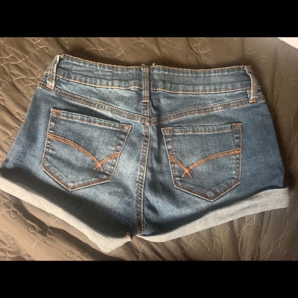 Shorts - Picture 3 of 3